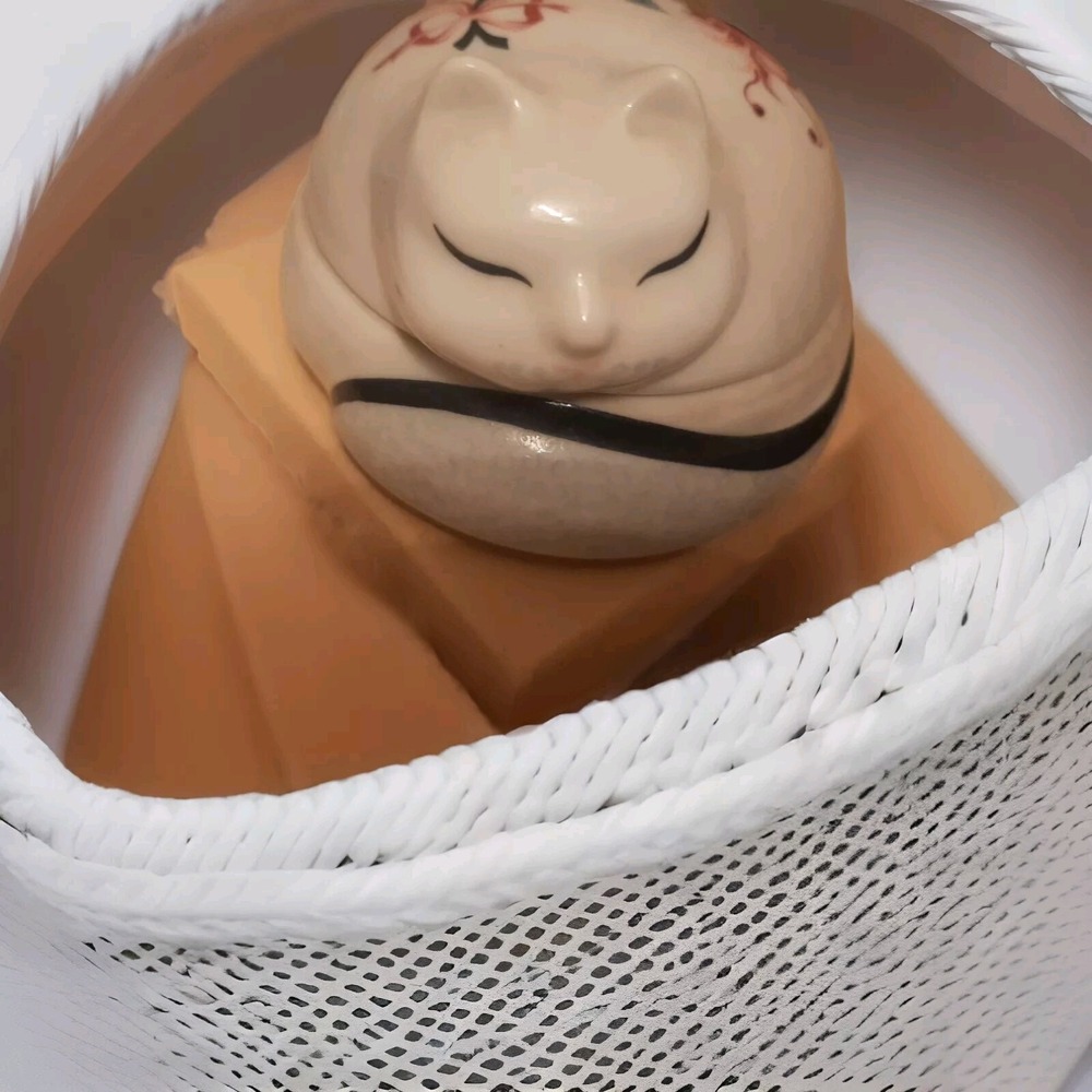 Royal Pavillion Exclusively Made In Japan For Elizabeth Arden Anthropomorphic